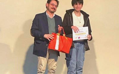 Estudiante del Liceo People Help People recibe reconocimiento en la Ceremonia de Premiación Booktubers 2025