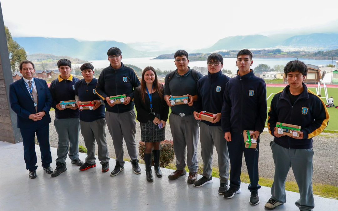 Liceo People Help People de Pullinque conmemora el Día de la Educación Técnico Profesional