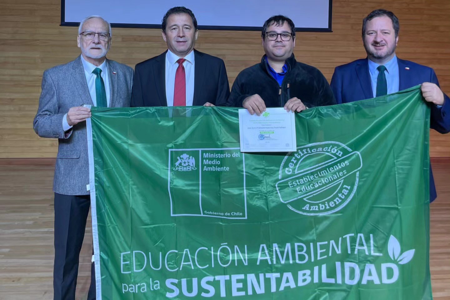 Liceo PHP Pullinque recibe Certificación Ambiental SNCAE en nivel de Excelencia