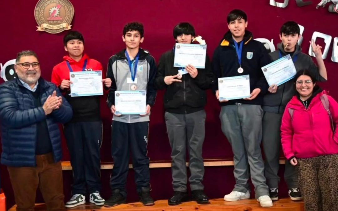 Estudiantes del Liceo People Help People de Pullinque obtienen tercer lugar en Interescolar de Robótica realizado en Valdivia