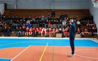 Deportistas del Team Chile compartieron sus historias y experiencias con estudiantes de los Liceos People Help People de Panguipulli y Pullinque